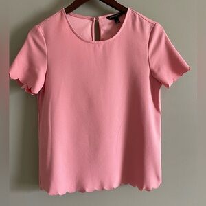 Banana Republic - XS Pink Scalloped Hem Blouse 💕